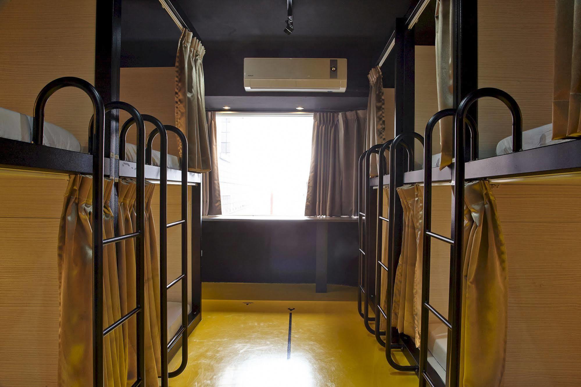 Here X There Hostel Taipei Main Station Dış mekan fotoğraf